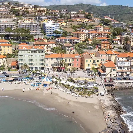 Santo's - Seaside And Bikeway In Riviera & Sanremo Santo Stefano al Mare