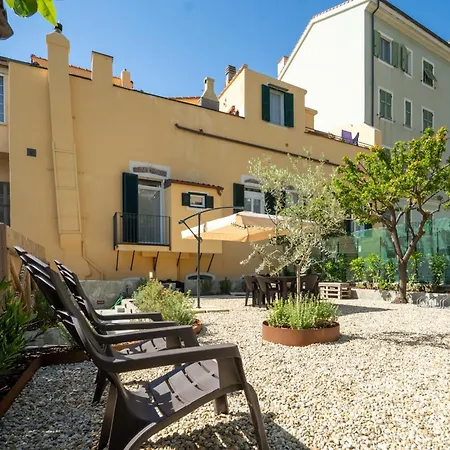 Santo's - Seaside And Bikeway In Riviera & Sanremo
