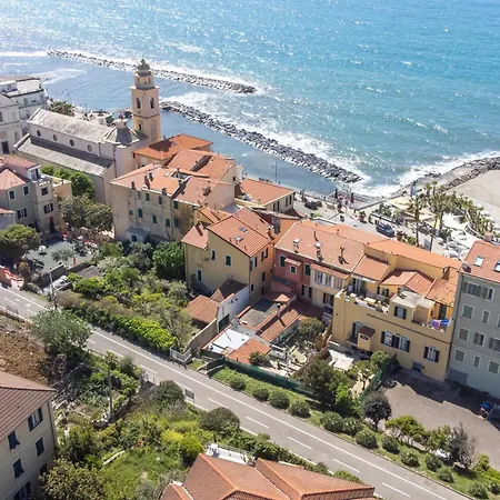Santo's - Seaside And Bikeway In Riviera & Sanremo 아파트