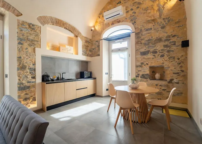 Santo's - Seaside And Bikeway In Riviera & Sanremo 公寓