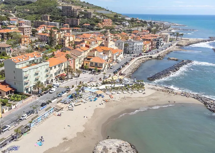Santo's - Seaside And Bikeway In Riviera & Sanremo Apartamento Santo Stefano al Mare