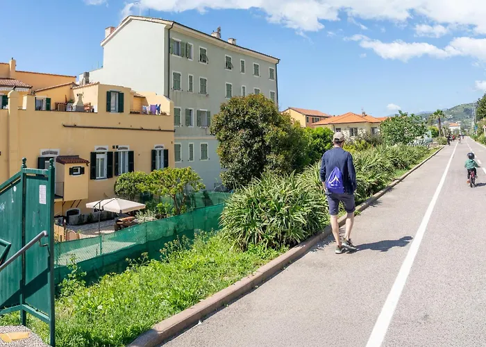 Santo's - Seaside And Bikeway In Riviera & Sanremo Santo Stefano al Mare